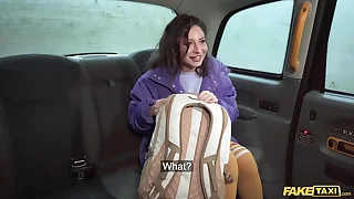 Personate Taxi-cub MILF offers her SHAVEN pussy to in trouble with for her ride